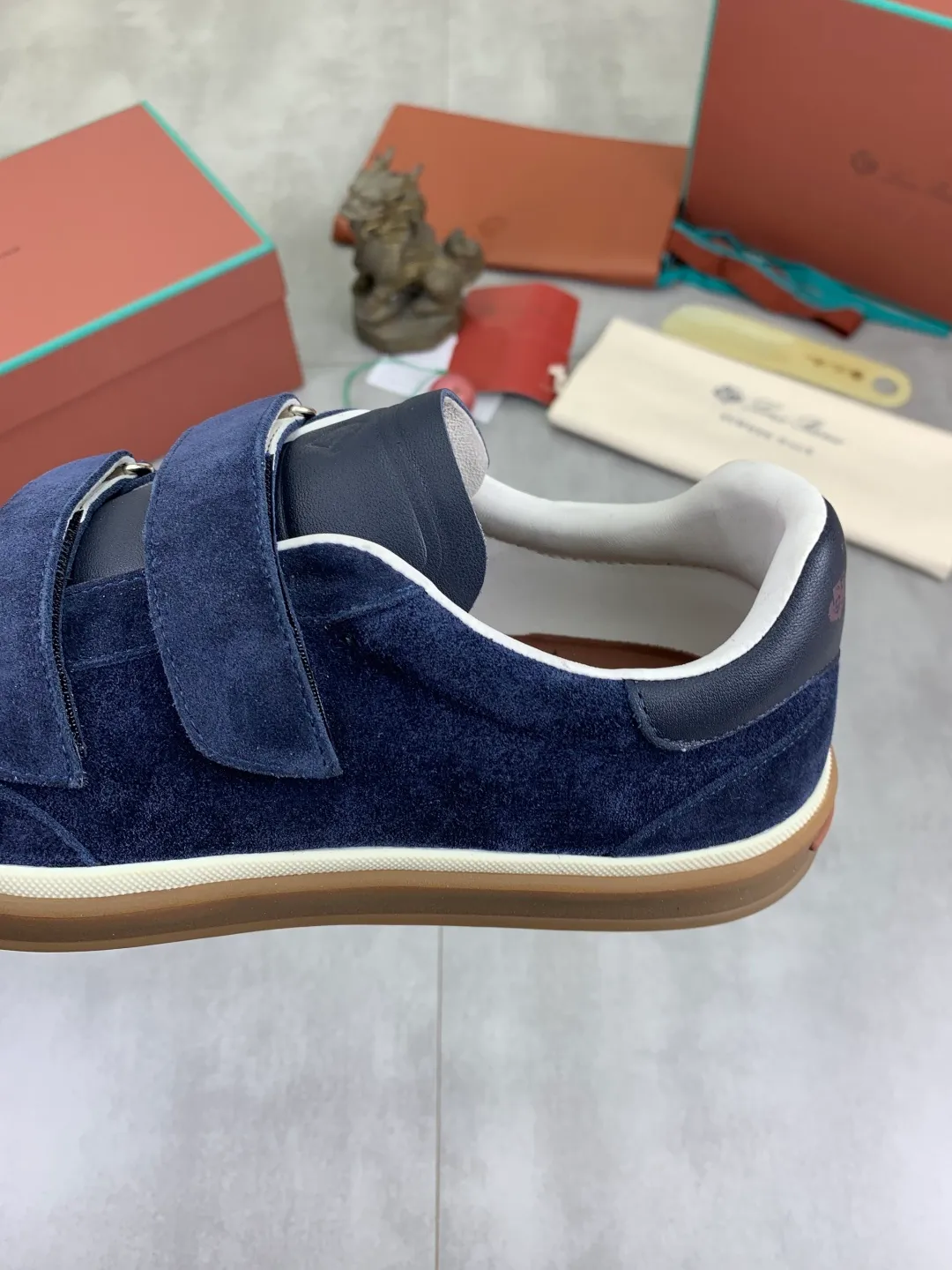 Men's men's shoes 💰P580 New model 💰 The latest casual shoes Loro Piana 💯 Top grade 💯 Buy the original copy 💯 Founded the existing Loro Piana company on April 24, 1924. It is the sixth generation of family operation, providing the best quality products to customers who are discerning about taste and quality. Imported original fly woven fabric with cowhide fabric, plain calfskin lining, hand-stitched thread with cowhide feet, original packaging, high-end outsole, size: 38-45 (custom-made for 46), 5️⃣ colors available